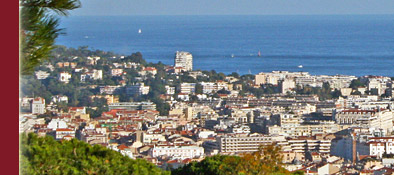 Cannes, weiter Blick über Cannes und dem Mittelmeer der Cote d' Azur, Bild 3 von 6