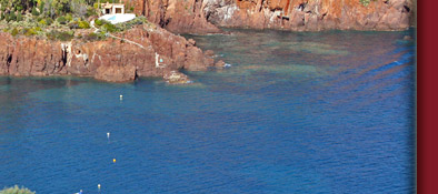 Cote d' Azur, Buchten in roten Felsen an der Cote d' Azur in Südfrankreich, Bild 4 von 6