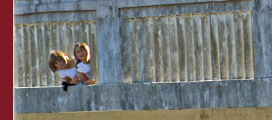 bei Bungee Jumpern im Gorge du Verdon sehr beliebt ist der Absprung von der Brücke Pont sur Artuby, Bild 3 von 6