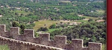 Grimaud, Burgruine in Grimaud mit dem Golfe de Saint-Tropez im Hintergrund, Bild 4 von 6