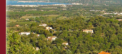 Grimaud, fantastischer Blick von oben in die Ferne mit Saint-Tropez im Hintergrund, Bild 3 von 6