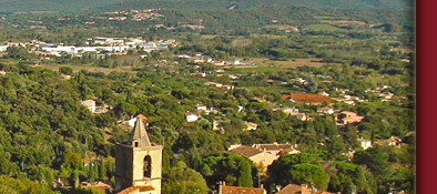 Grimaud, fantastischer Blick von oben in die Ferne mit Saint-Tropez im Hintergrund, Bild 4 von 6