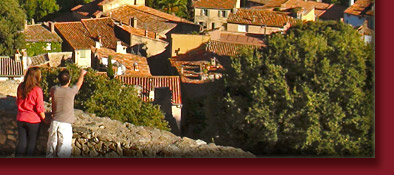 Grimaud, fantastischer Blick von oben in die Ferne mit Saint-Tropez im Hintergrund, Bild 6 von 6