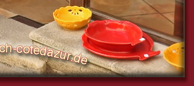 gem&uuml;tlicher Souvenirshop im Zentrum von Grimaud mit einer sich wohlf&uuml;hlenden Katze, Bild 6 von 6