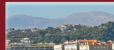 Strandleben in Nizza an der Cote d' Azur, im Hintergrund die Altstadt von Nizza, Bild 1 von 6