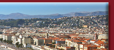 Vom Nizza Schlossberg Blick auf die Sonnenuhr und der Nizza Strandpromenade, Bild 2 von 6