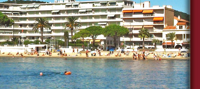 Sainte-Maxime Blick auf den Strand vom Meer und der Stadt Sainte-Maxime, Bild 4 von 6