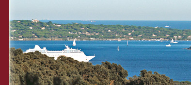 Saint-Tropez, zu sehen Golfe de Saint-Tropez  und der Ort Saint-Tropez, Bild 3 von 6