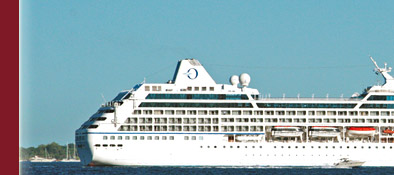 Vor Saint-Tropez ein Luxusschiff im Golfe von Saint-Tropez, Bild 3 von 6