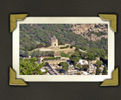 Alte M&uuml;hle und der Friedhof von Grimaud, idyllisch gelegen am Golfe de Saint-Tropez