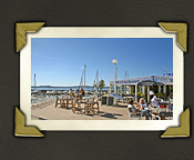 Sainte-Maxime, Restaurant im Hafen von Sainte Maxime mit Blick auf Saint-Tropez